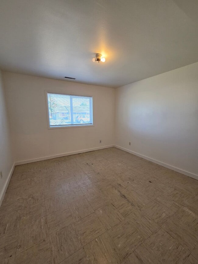 Building Photo - 1204 Doolittle Dr