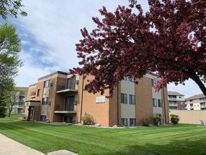 Building Photo - Dakota Arms &amp; Gardens