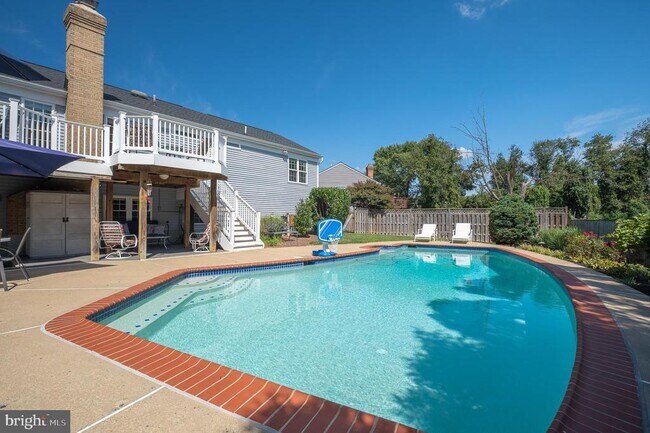 Building Photo - 1615 Spottsworth Way