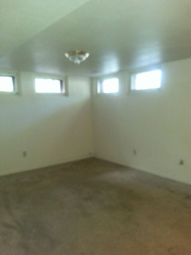 Building Photo - 630 S Washington Ave