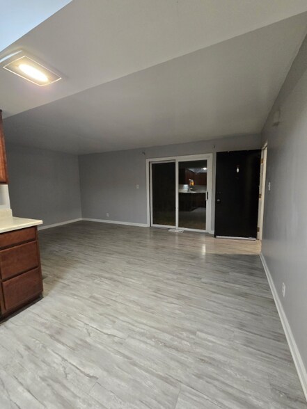 Building Photo - 72 Wilbury Pl