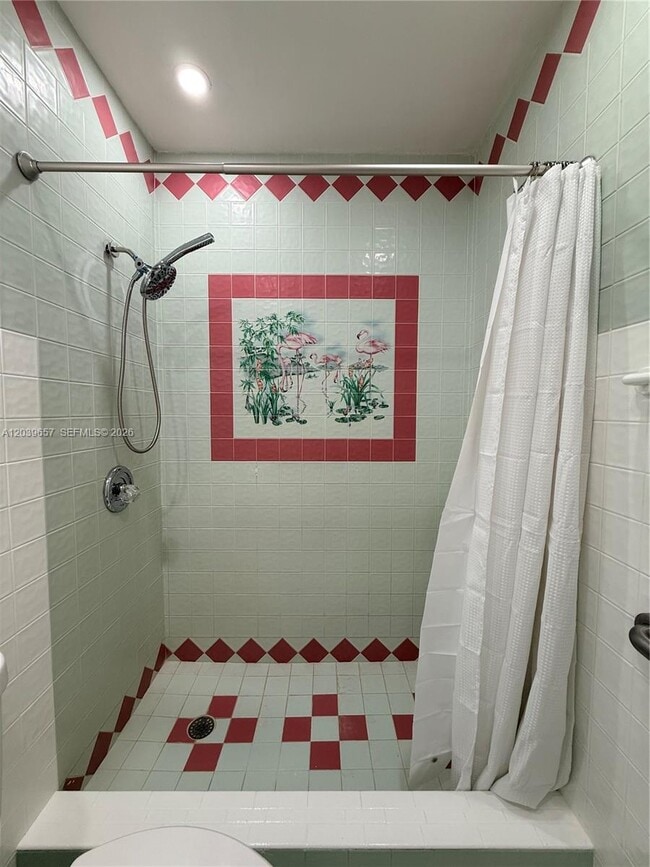 Building Photo - 561 W 39th St
