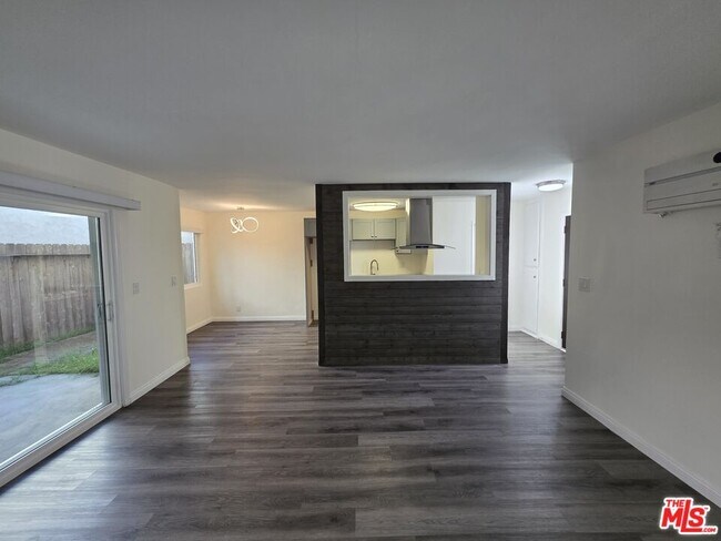 Building Photo - 517 N Francisca Ave