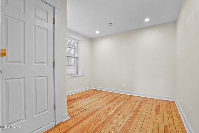 Building Photo - 711 Upson Dr