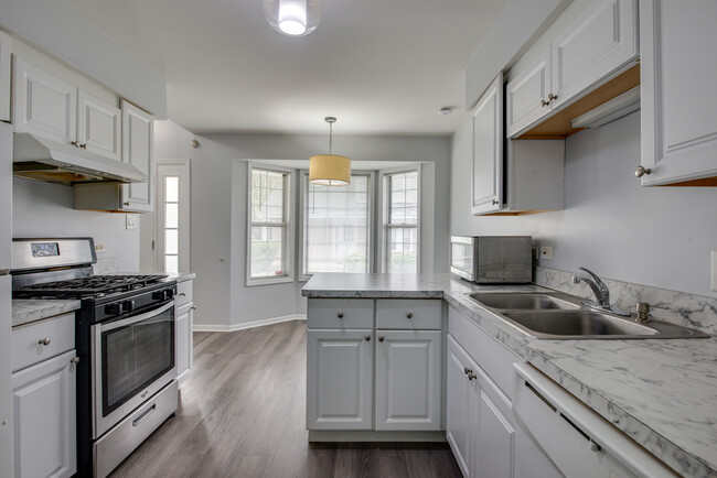 Building Photo - 3491 Willowview Ct