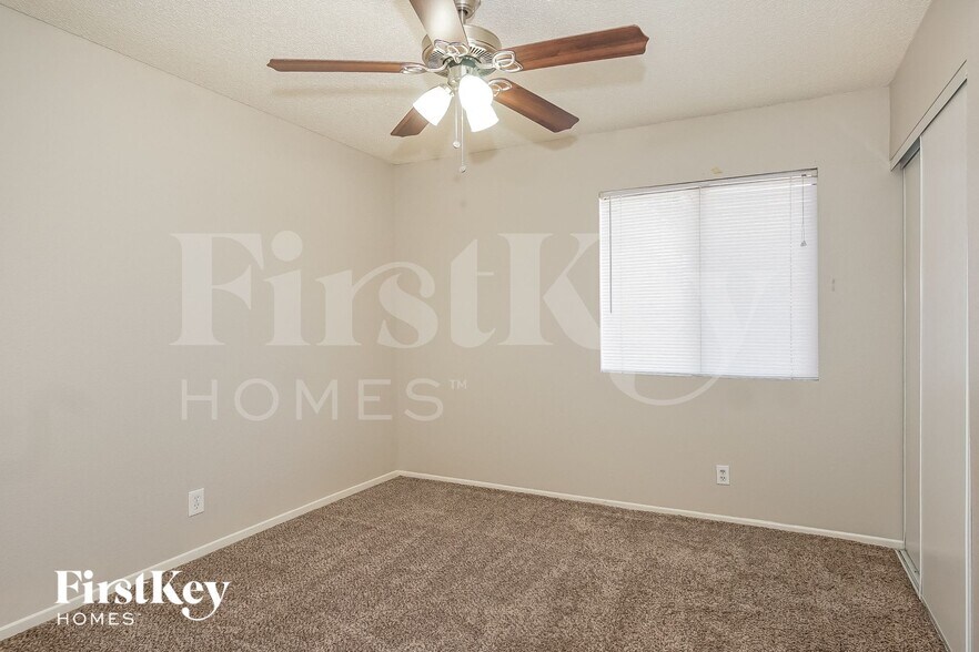 Building Photo - 5260 Saratoga Dr