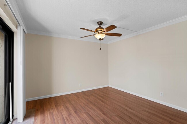 Building Photo - 2327 Waterside Dr