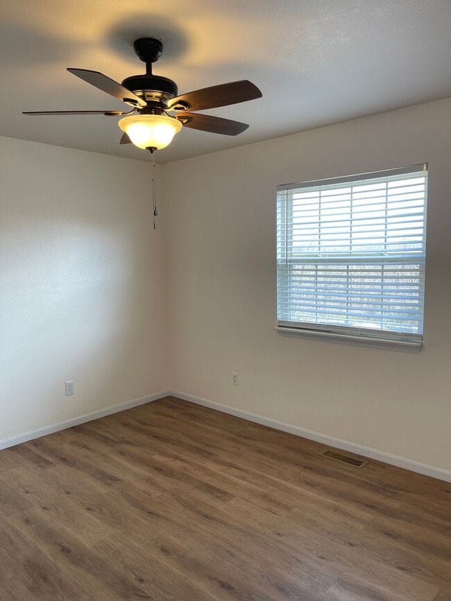 Building Photo - 16830 Huntington Ln