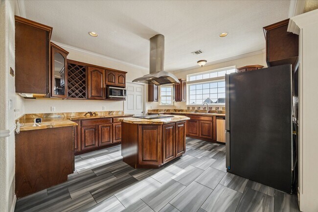 Building Photo - 22621 Bay Point Dr