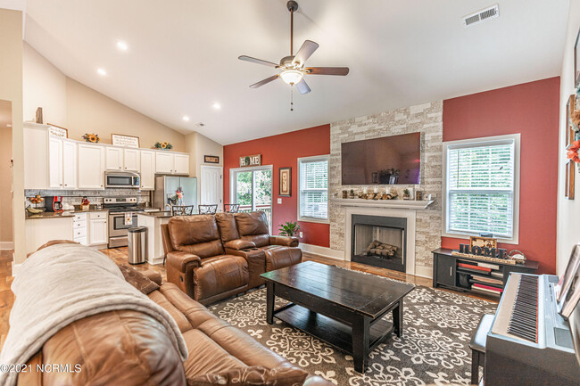 Building Photo - 55 Bridle Path Cir