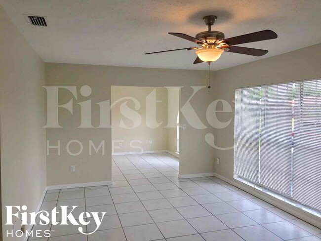 Building Photo - 14202 SW 110th Ave
