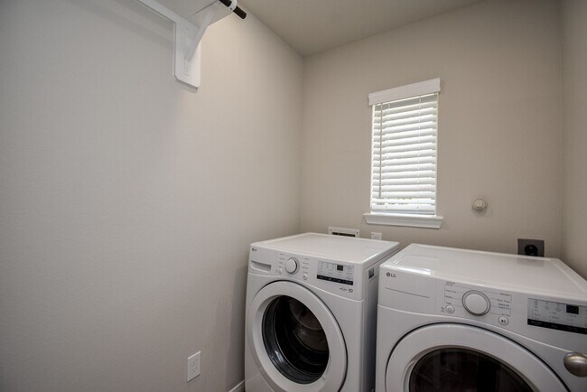 Building Photo - 17007 Shine Bright Ct