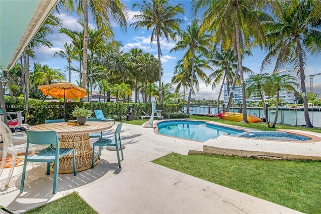 Primary Photo - 9300 Bay Dr