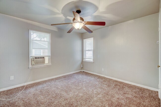 Building Photo - 2 Bed 1 Bath Duplex in MWC