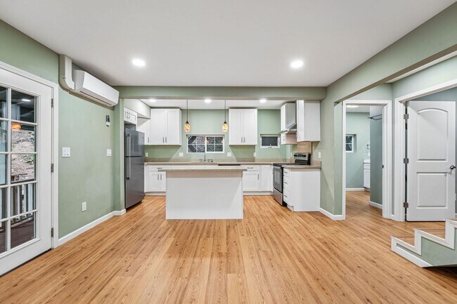 Building Photo - 21567 Starrett Hill Dr