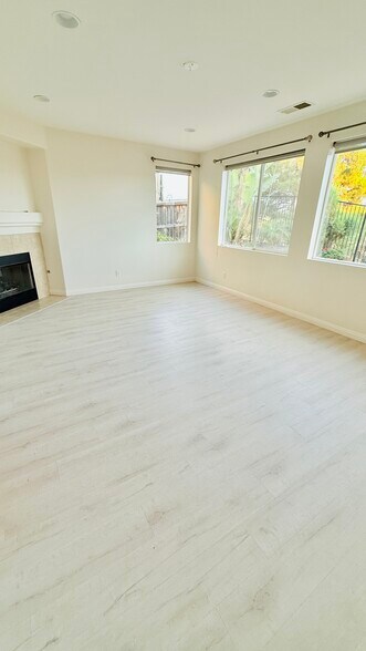 Building Photo - 737 Helmsdale Rd