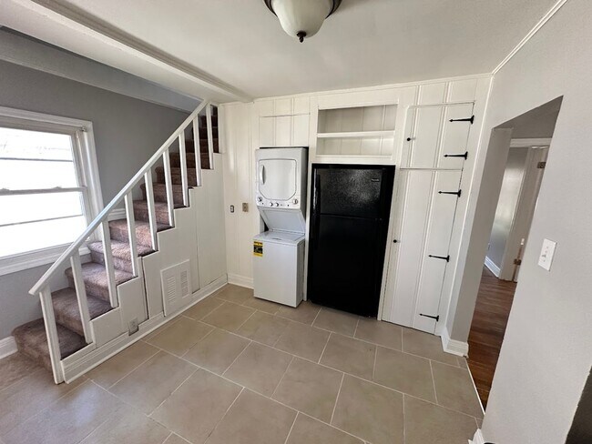 Building Photo - COMING SOON! Nice 2 BR House with Bonus Lo...