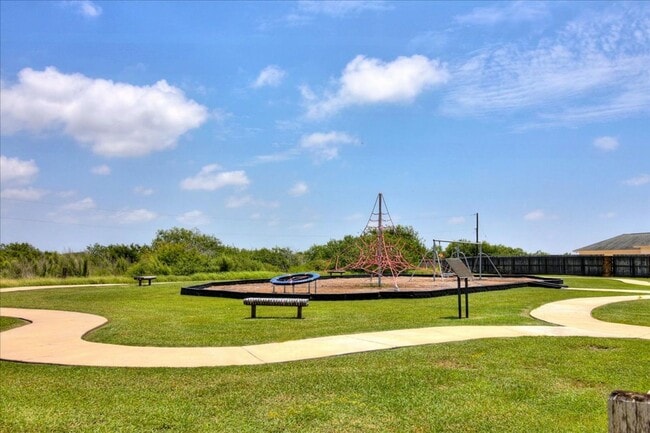 Building Photo - 6241 Lago Vista Dr