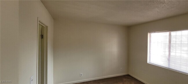 Building Photo - 4955 Jeffreys St