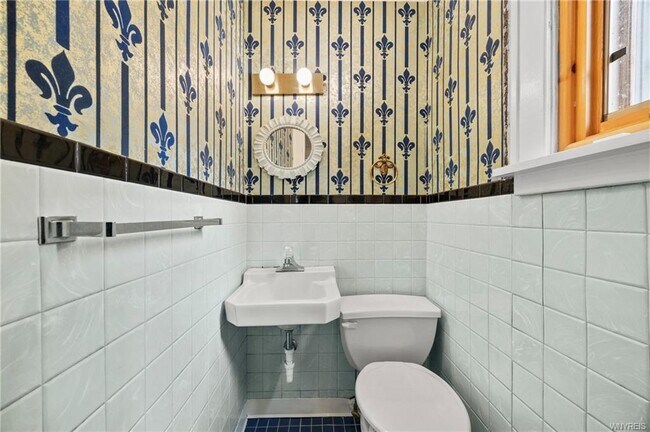 Building Photo - 179 Admiral Rd