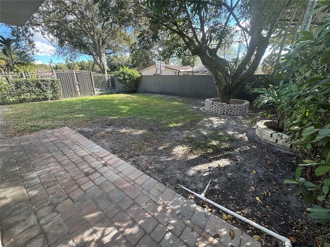 Building Photo - 6580 Lake Blue Dr