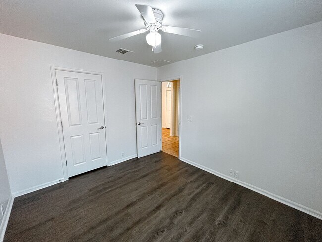 Building Photo - Spacious 3/2 house in Summerlyn Subdivisio...