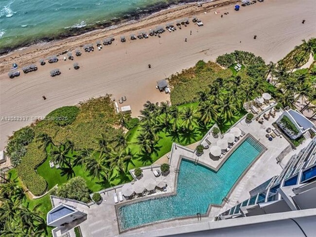 Building Photo - 17001 Collins Ave