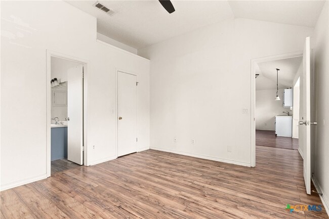 Building Photo - 2702 Hemlock Dr