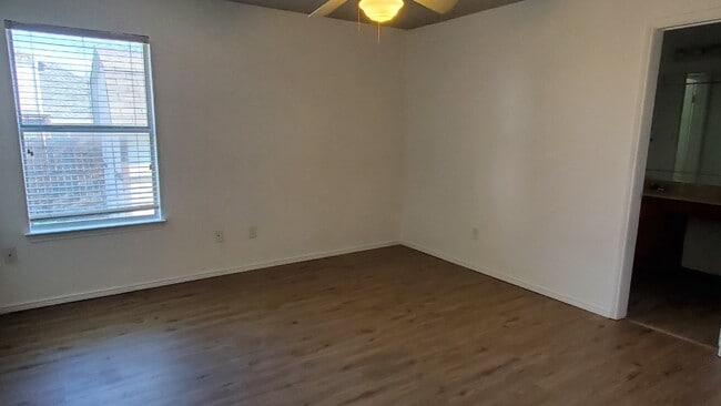 Building Photo - Ready to call home