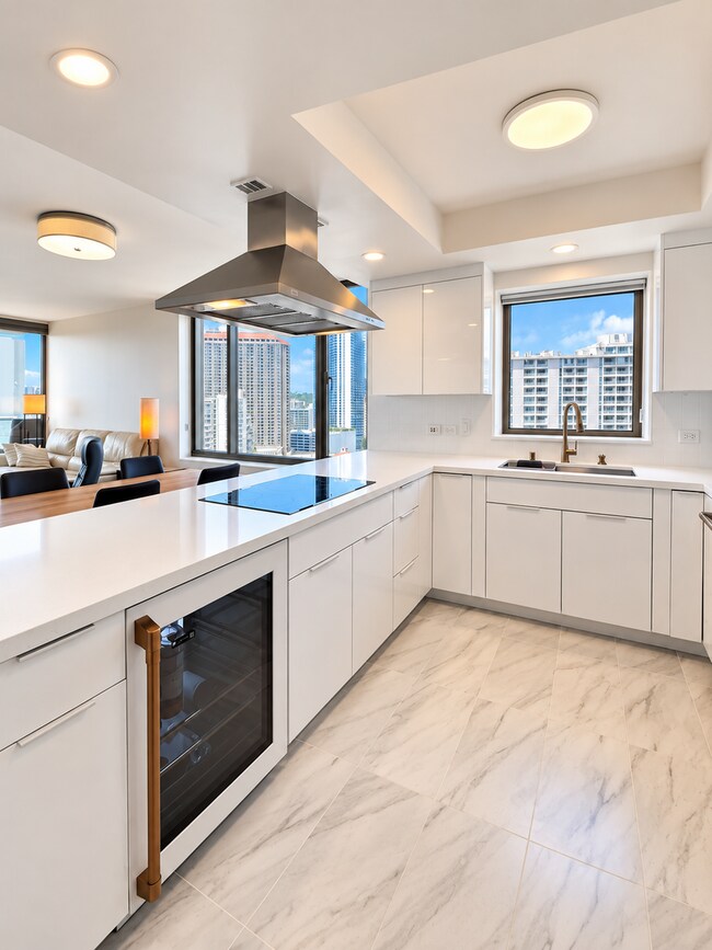 Building Photo - 1551 Ala Wai Blvd