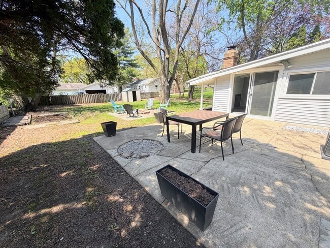 Building Photo - 622 N Garfield St