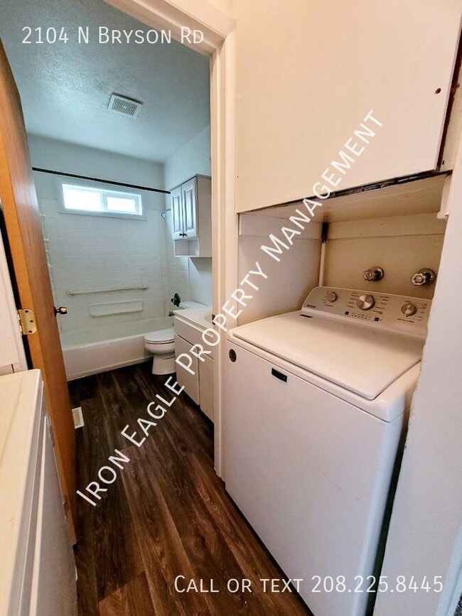 Building Photo - 2104 N Bryson Rd