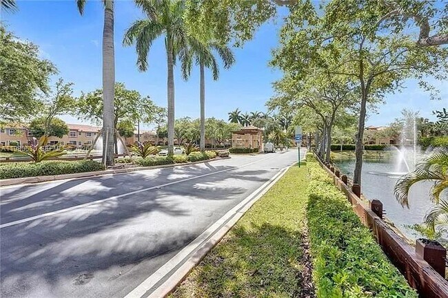 Building Photo - 2325 Mariner Ct