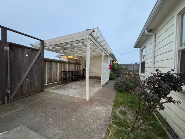 Building Photo - 3030 Park St