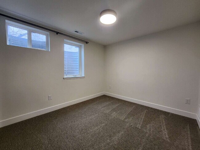 Building Photo - Spacious 5 Bed Home with Finished Basement, Multiple Living Areas & Private Backyard