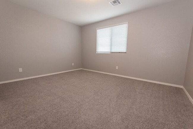 Building Photo - Beautiful 2-Story Home, 5 Bedroom, 3 Full ...