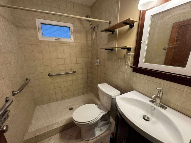 Building Photo - Charming 4 Bedroom Home in Convenient Rock Island Location