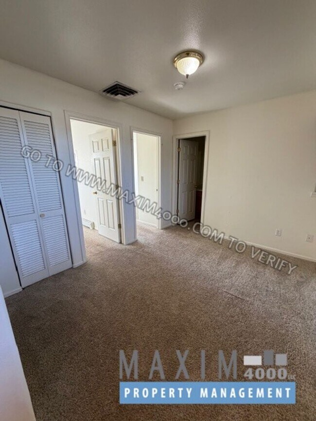 Building Photo - 483 David Ct