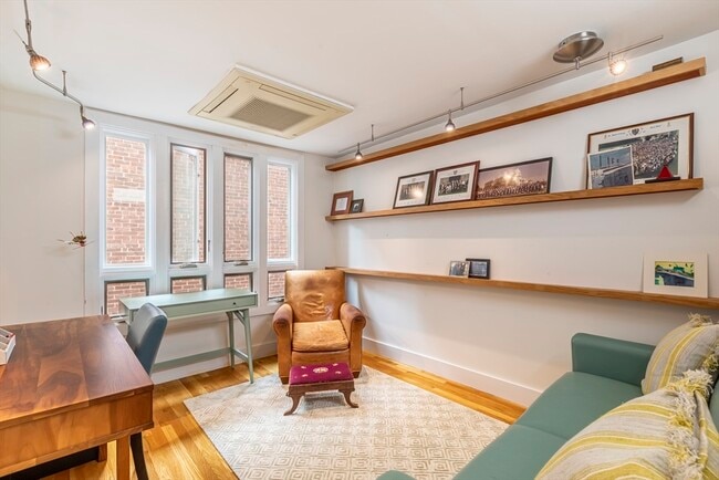 Building Photo - 54 Trowbridge St