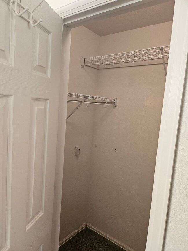 Building Photo - ALL PROSPECTIVE TENANTS MUST SUBMIT A $58 NON-REFUNDABLE APPLICATION FEE PER APPLICANT ONLINE AND...