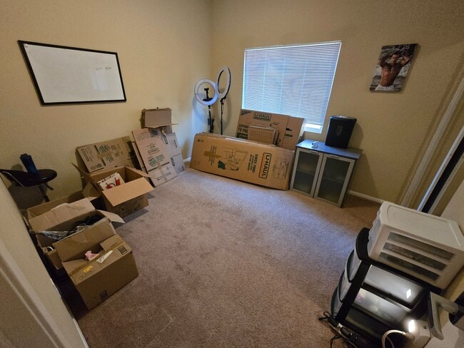 Building Photo - 3 Bedroom 2 Bath located in Mountain View DHS