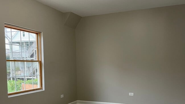 Building Photo - 8422 S Buffalo Ave