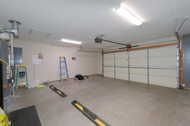 Building Photo - Charming 2-Bedroom Cul-de-Sac Home with Fire Pit Near Purdue University