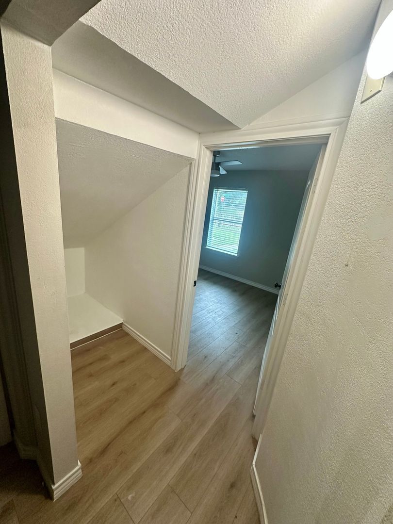 Building Photo - 3437 Stanley Ave