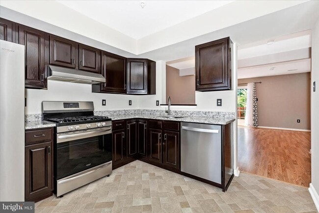 Building Photo - 5621 Queen Anne Ct