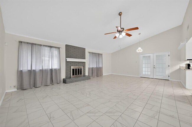 Building Photo - 23223 Naples Dr