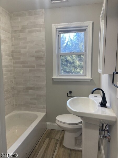 Building Photo - 246 Beaverbrook Rd