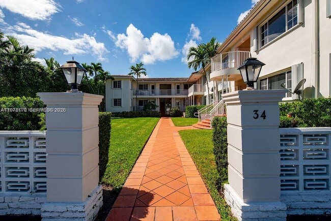 Building Photo - 34 Bal Bay Dr