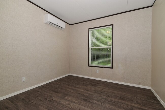 Building Photo - 550 Quail Run Cir