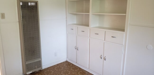 Building Photo - CUTE 2 bedroom, 1 bath home!!!